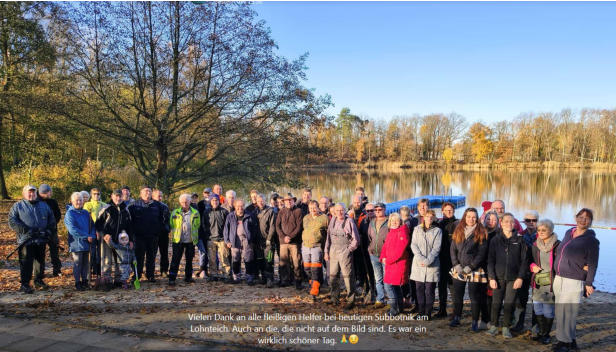 Der Brgermeister: Vielen Dank an alle fleiigen Helfern bei dem Subbotnik ,,Am Lohnteich". Es konnten nicht alle Helfer auf diesem Bild eingefangen werden da auf der anderen See-Seite schon Helfer waren.