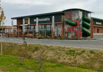 Im �sterreichischen Burgenland sind offenbar diverse Pl�tze und Objekte mit asbesthaltigem Gestein belastet � so etwa der Schotter eines Spielplatzes der McDonald�s-Filiale in Oberpullendorf.