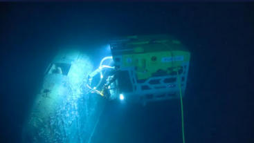 Doch der noch immer an Bord befindliche Atomreaktor des U-Bootes setzt Plutonium und radioaktive Abbauprodukte frei (im Bild: Ein ferngeesteuertes Unterwasserfahrzeug untersucht das Komsomolez-Wrack).