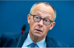 Der deutsche Bundeskanzler Friedrich Merz k�mpft gegen eine schw�chelnde Wirtschaft im Land.Michael Kappeler/dpa