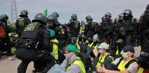 Der Protest gegen die AfD hat viele Formen. Eine davon hat sich zur Routine entwickelt: Blockaden, die nicht nur st�ren,�.
